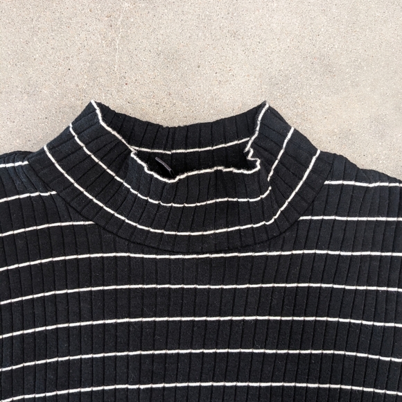 Banana Republic Black and White Striped Long Sleeve Turtleneck - Picture 2 of 4